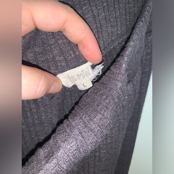 la miel Women’s Dark Grey Ribbed Flare Stretchy Pants - Picture 4 of 4